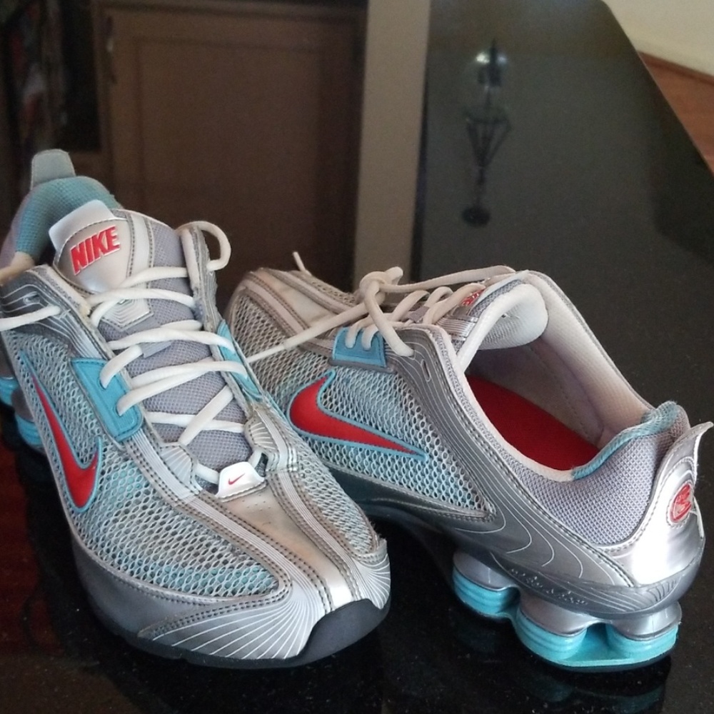 pink nike shox